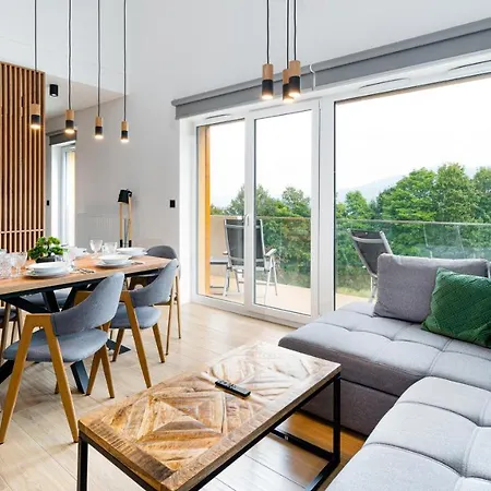 Sun & Snow Hillside Apartment