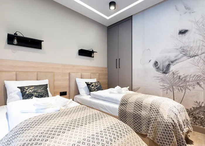 Hillside, Sun & Snow Карпач