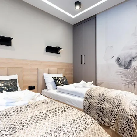 Hillside, Sun & Snow Karpacz