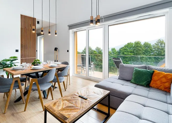 Hillside, Sun & Snow Apartment