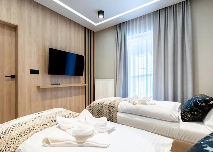 Hillside, Sun & Snow Apartment